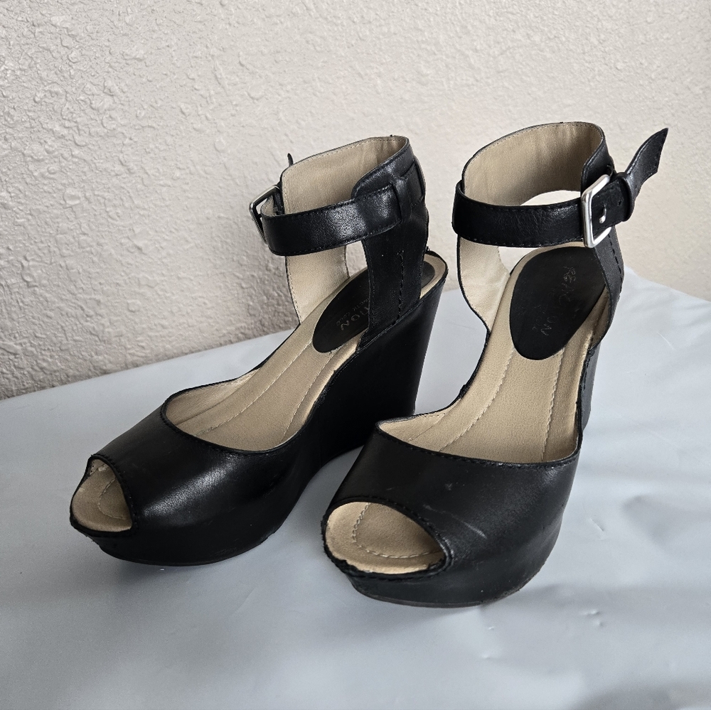 Kenneth Cole Sole My Heart Black Heels Size 6M Pre-Owned In Box #2A11